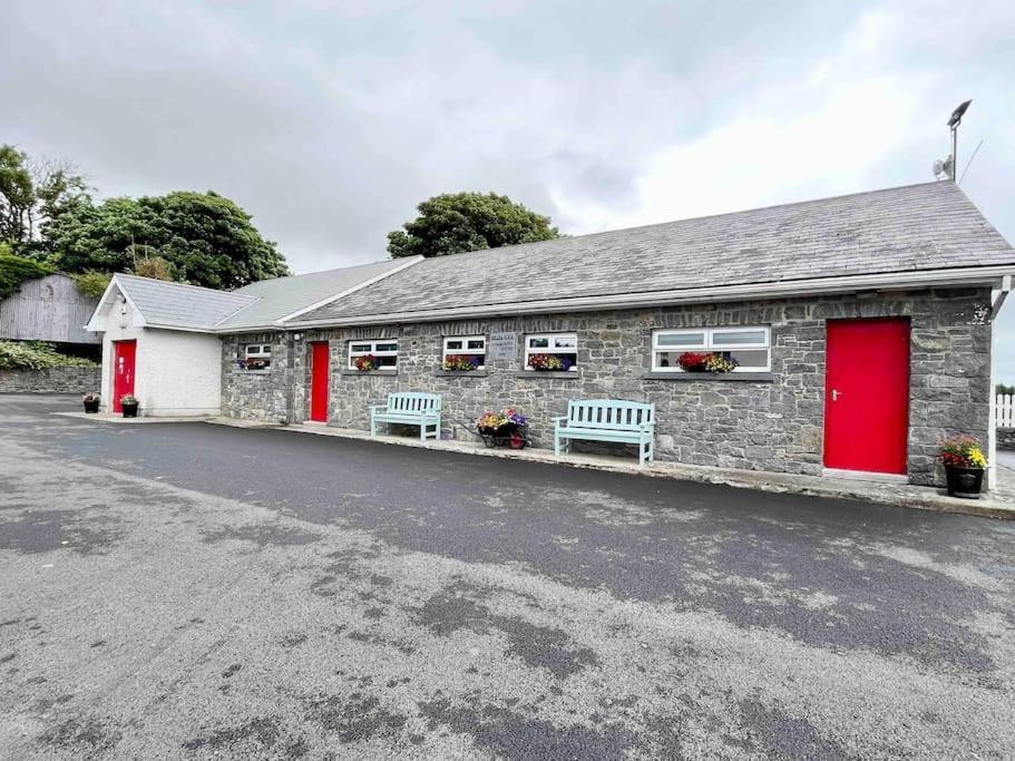 Tom Rocky'S Farmyard Villa Templemore Esterno foto