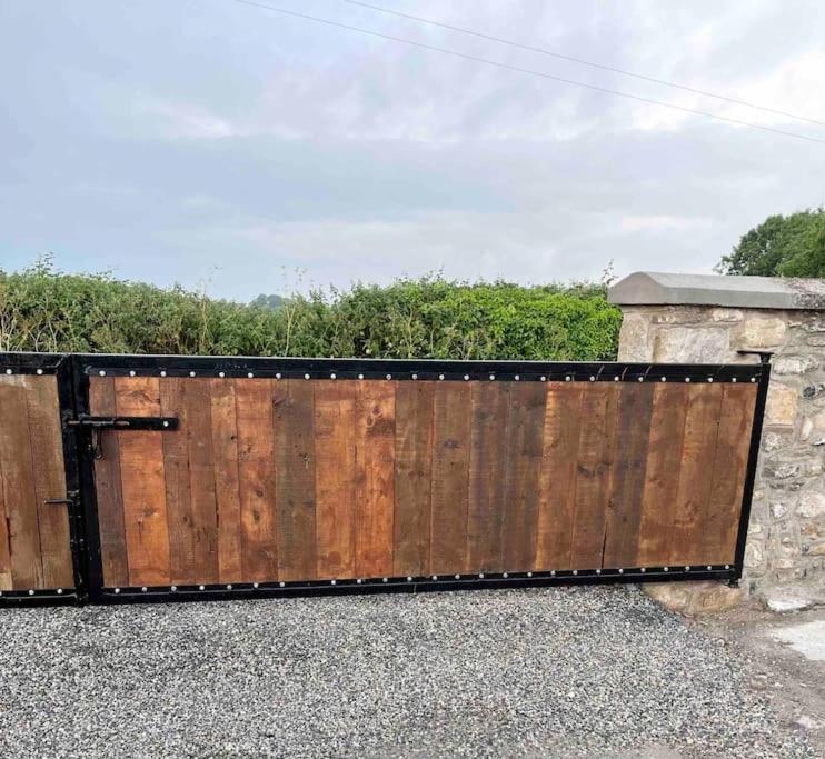 Tom Rocky'S Farmyard Villa Templemore Esterno foto