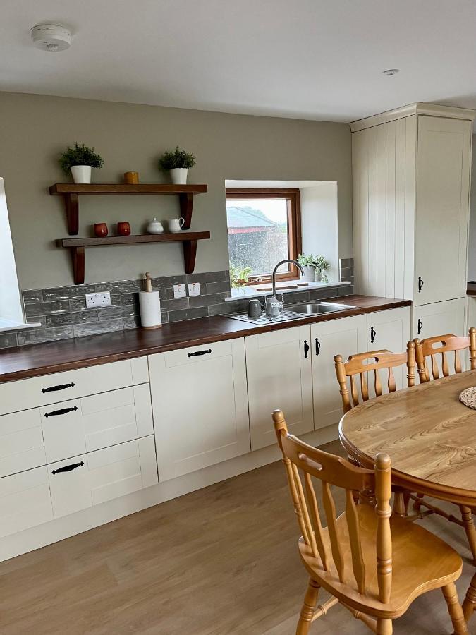 Tom Rocky'S Farmyard Villa Templemore Esterno foto