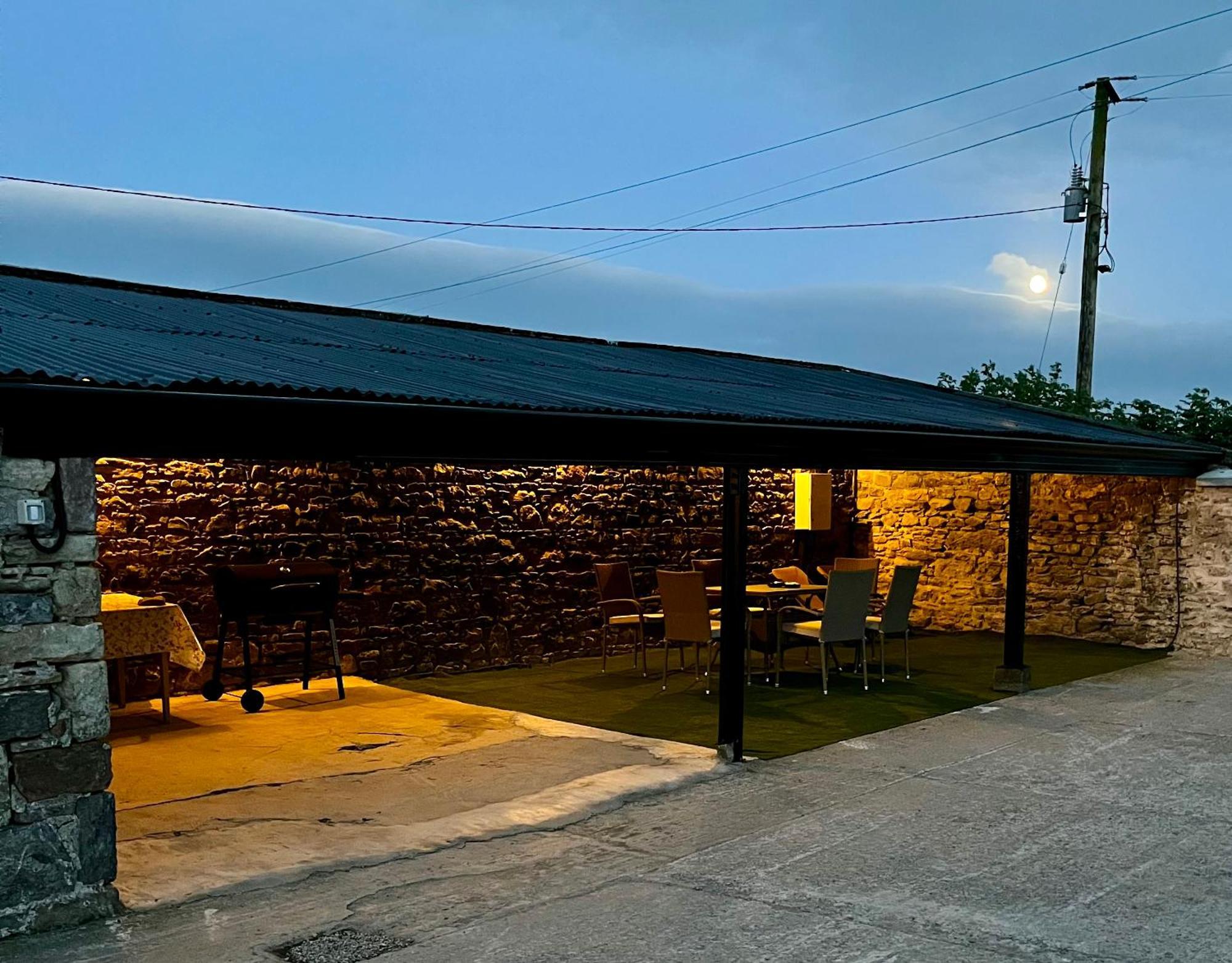 Tom Rocky'S Farmyard Villa Templemore Esterno foto